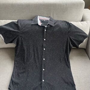 Buttersoft men’s L black printed button down short sleeve relax fit 100% cotton